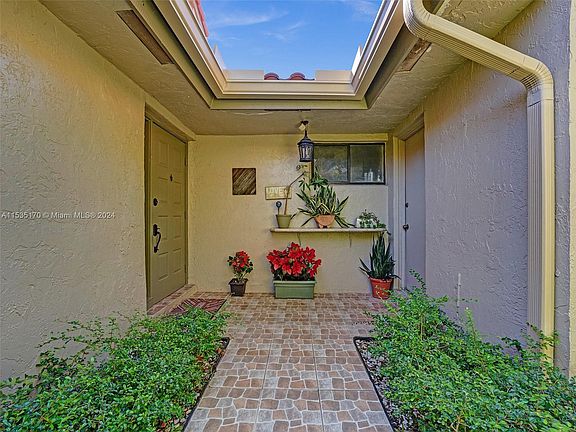4th image of 336 Patio Village Ter