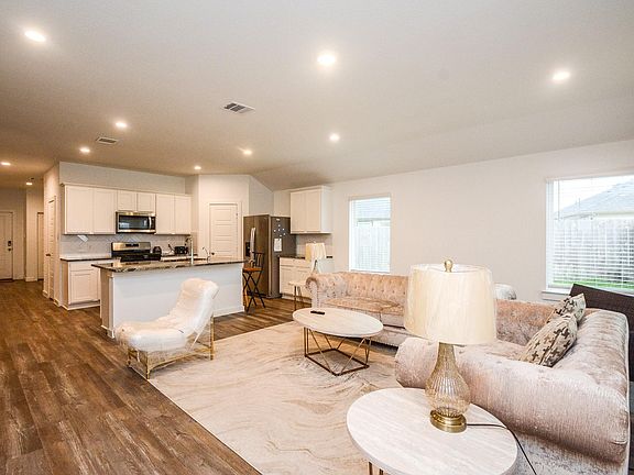 3rd image of 1111 Desert Willow Dr