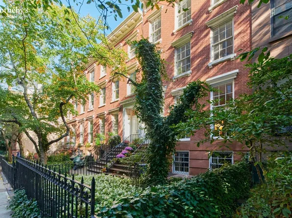 453 West 24th Street image 2 of 24