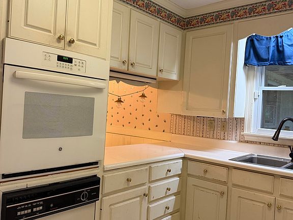 3rd image of 3855 Maid Marion Ln