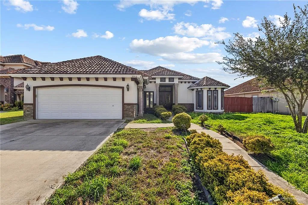 3 bed, 2.0 bath, 1916 sqft, $2,000 — Photo 1