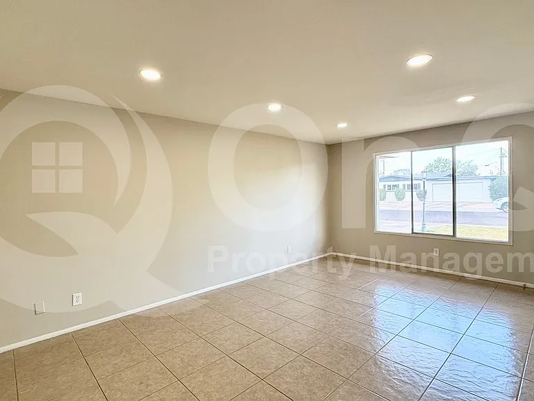 1275 E Loma Vista Dr — Photo 8