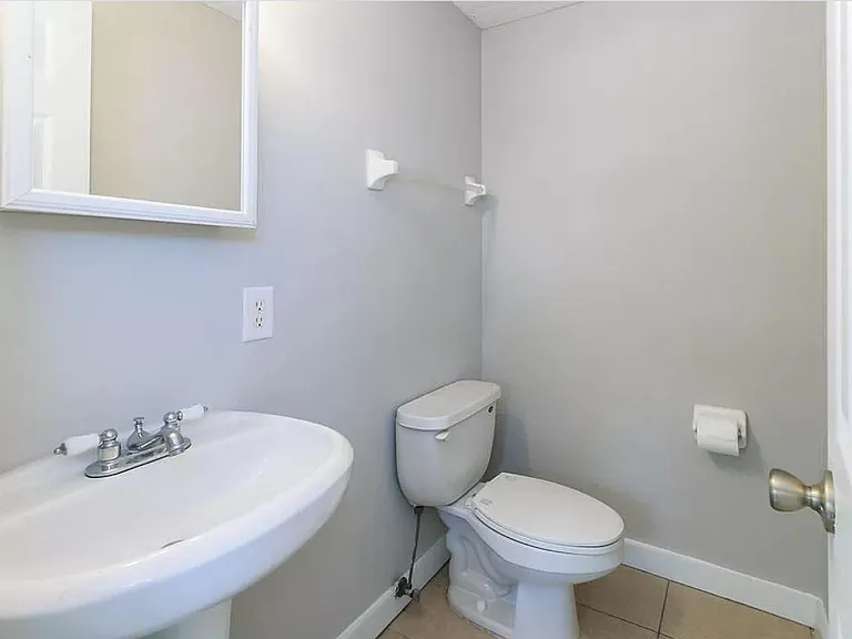 729 King St — Photo 10