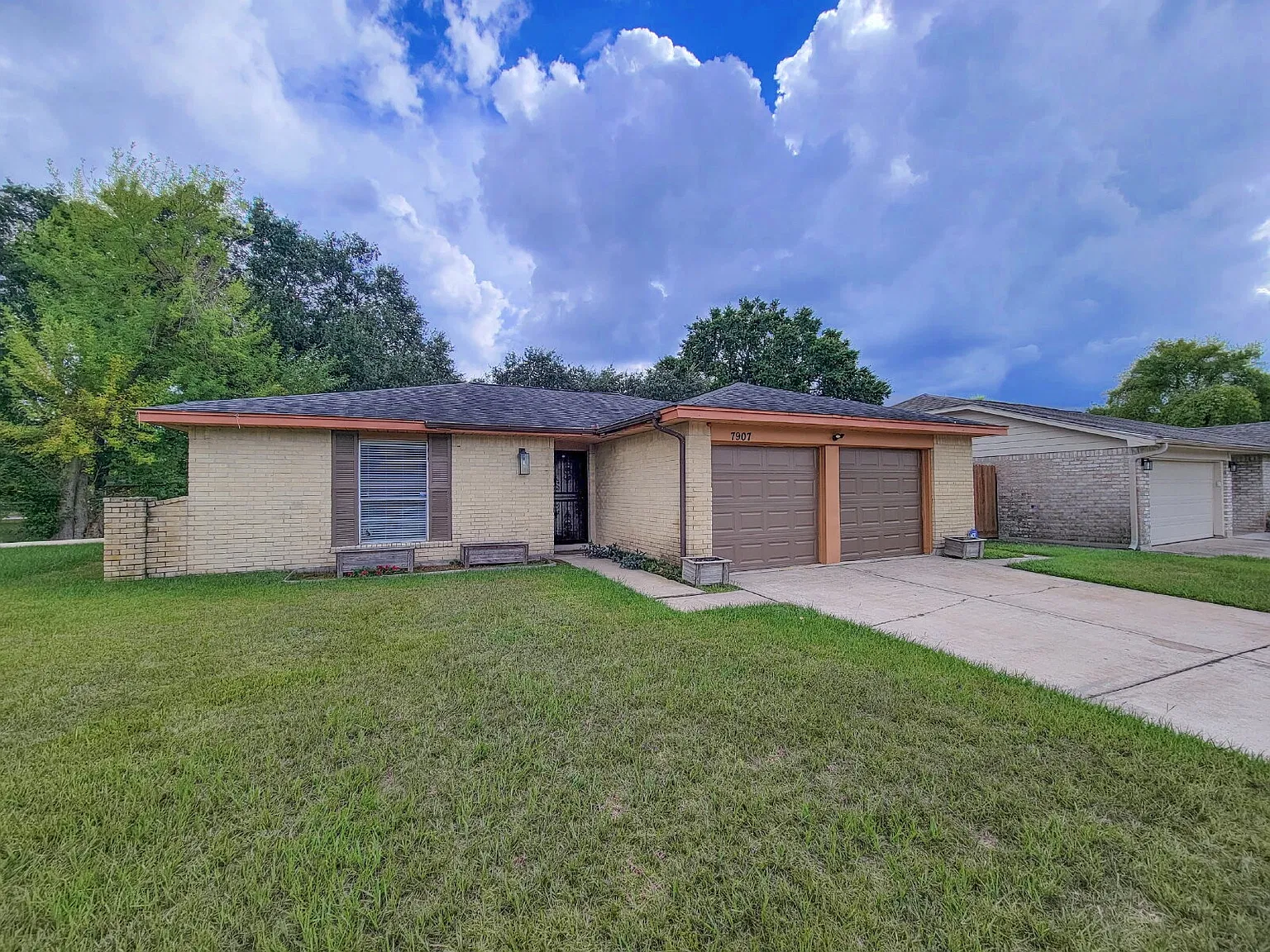 3 bed, 2.0 bath, 1160 sqft, $1,600 — Photo 2