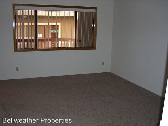 5th image of 261 Temple Ave APT 205