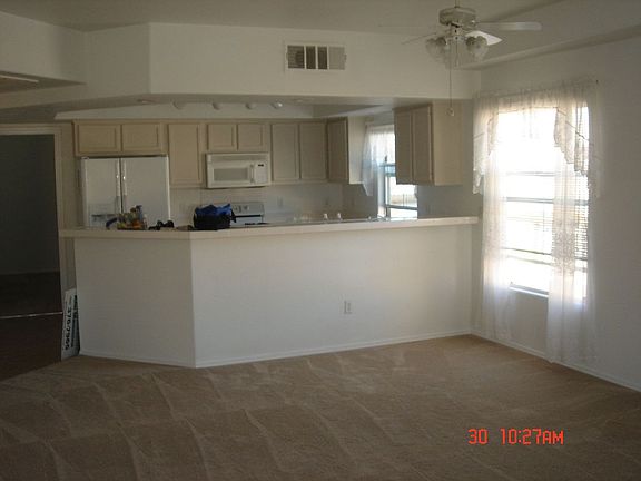 Dining/kitchen
