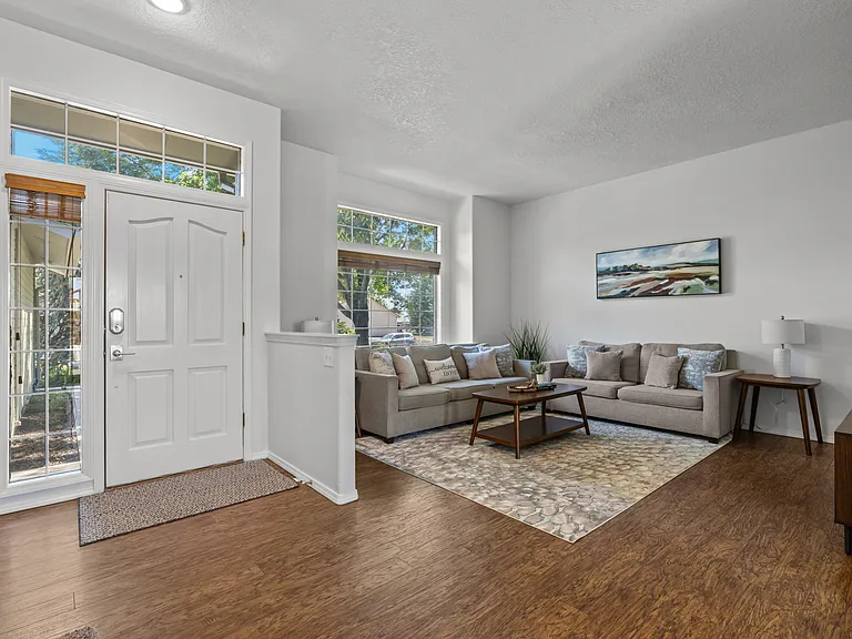 1528 E Falconrim Ct — Photo 4
