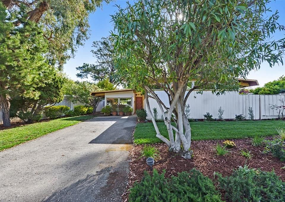 1st image of 47 Roosevelt Cir