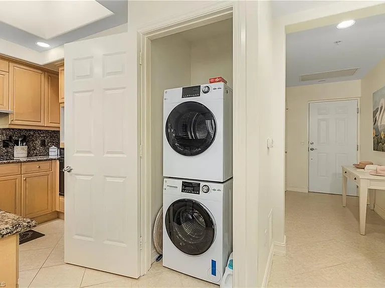 2728 Tiburon Blvd E #A-401 — Photo 16
