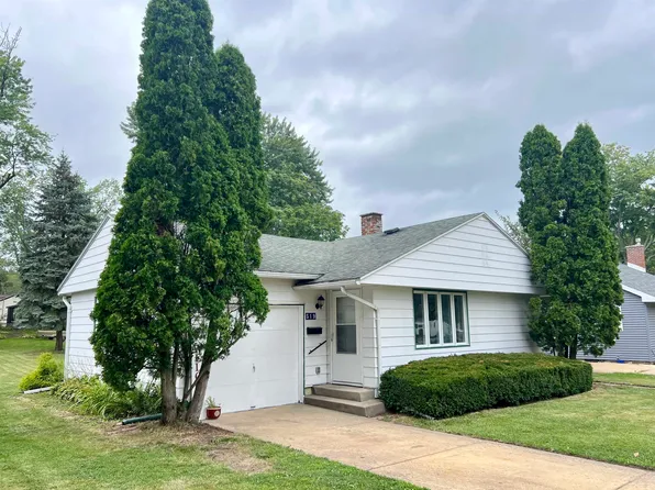 519 10th St, Baraboo, WI 53913