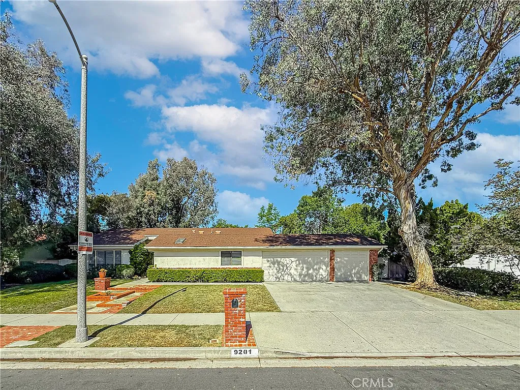Building Photo - 9201 Paso Robles Ave