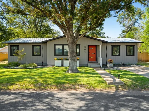 904 N Orange St, Fredericksburg, TX 78624