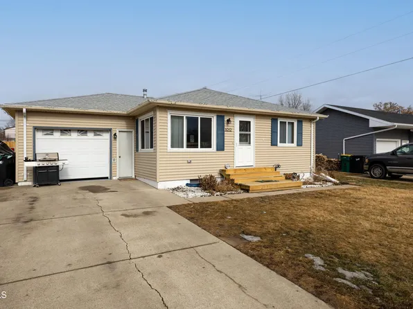 1012 Michigan Ave, Bismarck, ND 58504