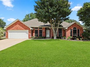 3300 Oakdale Ct, Hurst, TX 76054