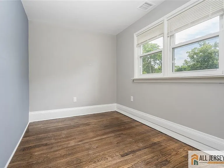 153 Belvidere Ave — Photo 7