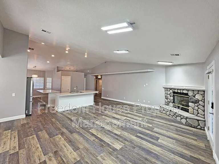 3630 E Vineyard Dr N — Photo 19