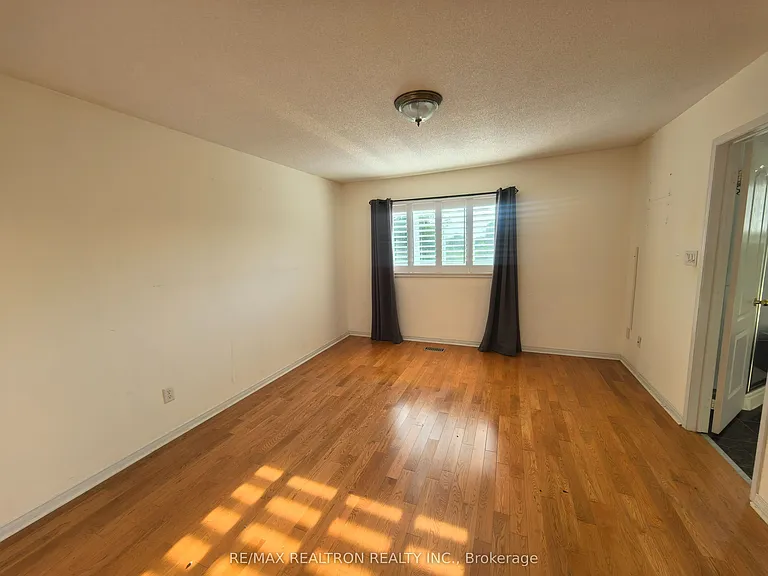 18 Nantucket Dr #MAIN 2ND FLOOR — Photo 24