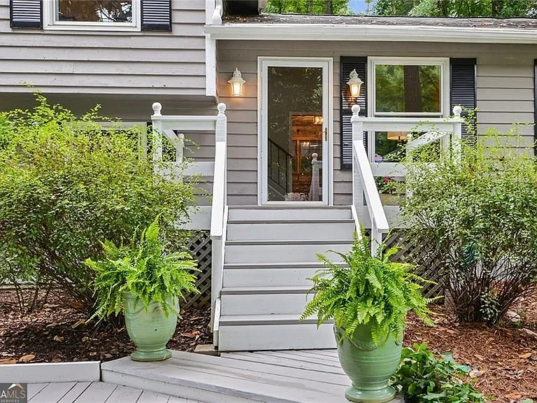 130 Cains Cove Dr — Photo 3