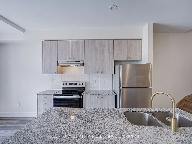 1 Bond Cres #1 — Photo 10