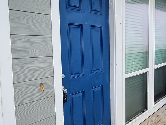 4th image of 3402 Ocean Dr APT 33