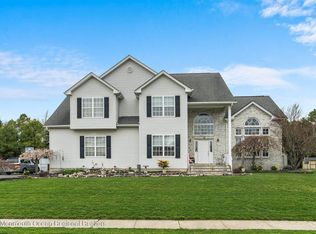 4 Woodview Dr, Howell, NJ 07731