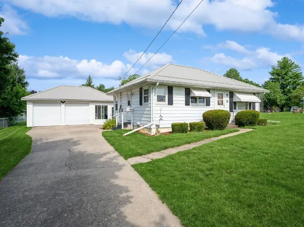 403 N 9th Ave, Vinton, IA 52349