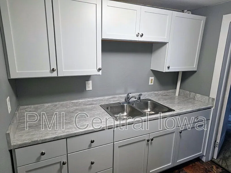 2 bed, 1.0 bath, 795 sqft, $1,100 — Photo 2