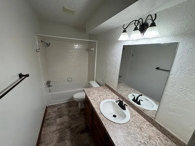 8401 Woodhue Dr — Photo 12
