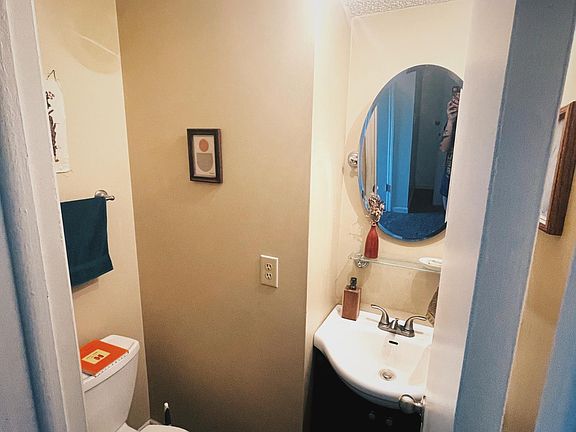 2nd image of 3722 Sweetbriar Ln