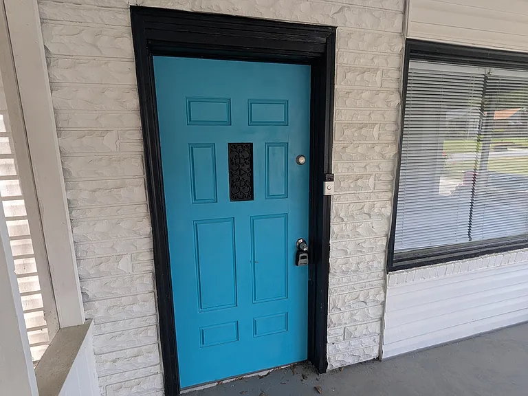 860 Morningside Dr — Photo 4