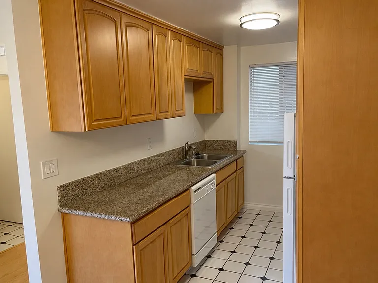 831 3rd St #2-203 — Photo 10