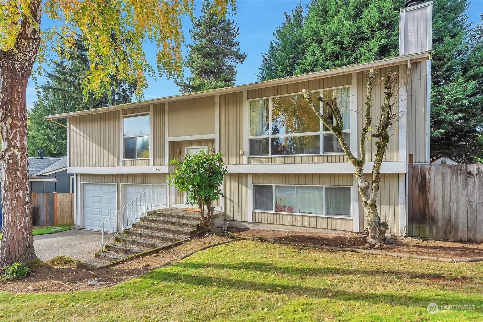 10927 158th Court NE photo 1