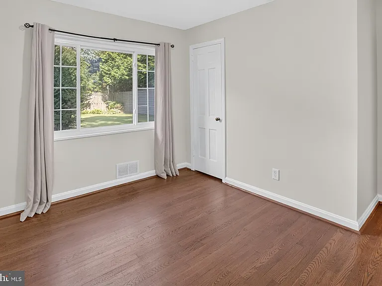 7803 Marbury Rd — Photo 18