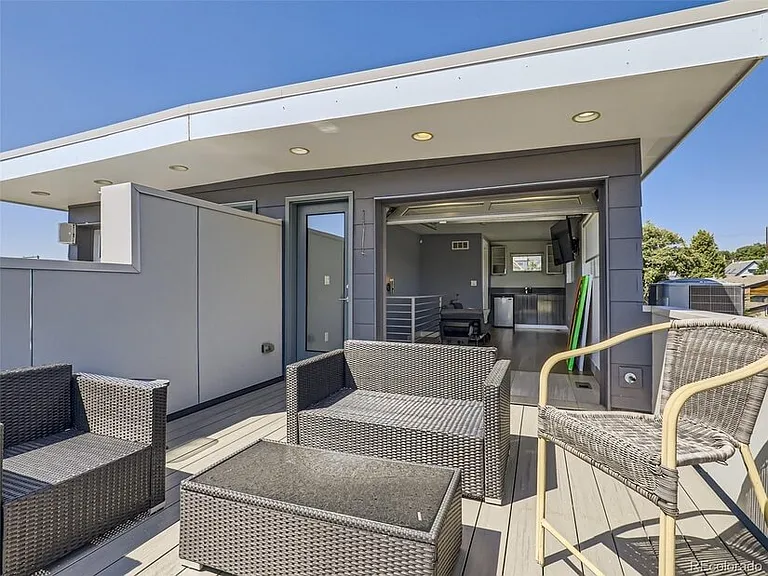 Top floor patio area