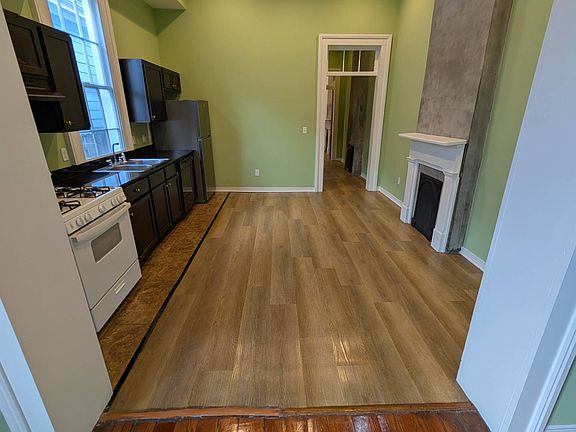 3rd image of 1713 Laharpe St