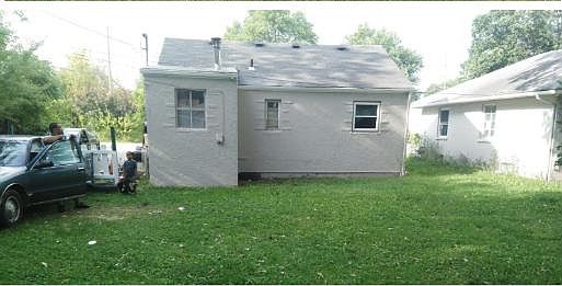 2nd image of 2121 Myrtle Ave