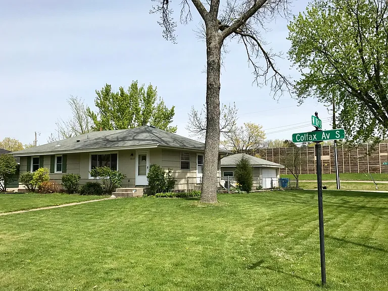 10137 Colfax Ave S — Photo 20