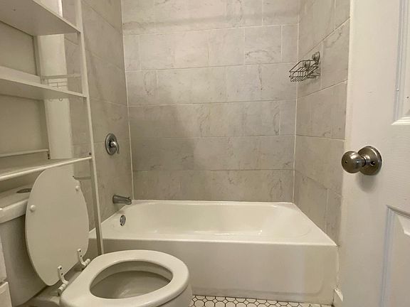 5th image of 2419 S Presa St Unit 104