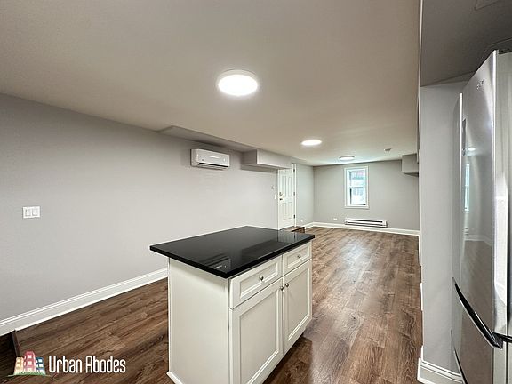 4th image of 5748 N Winthrop Ave