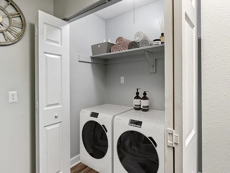 Mirabelle Apartments — Photo 16
