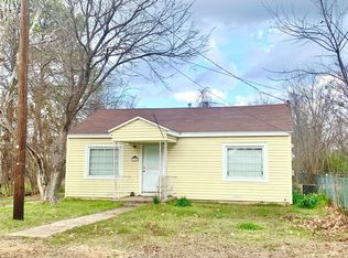 204 W Lamar St, Alvord, TX 76225
