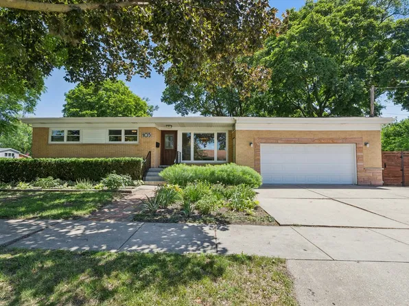 105 E Vermont St, Villa Park, IL 60181