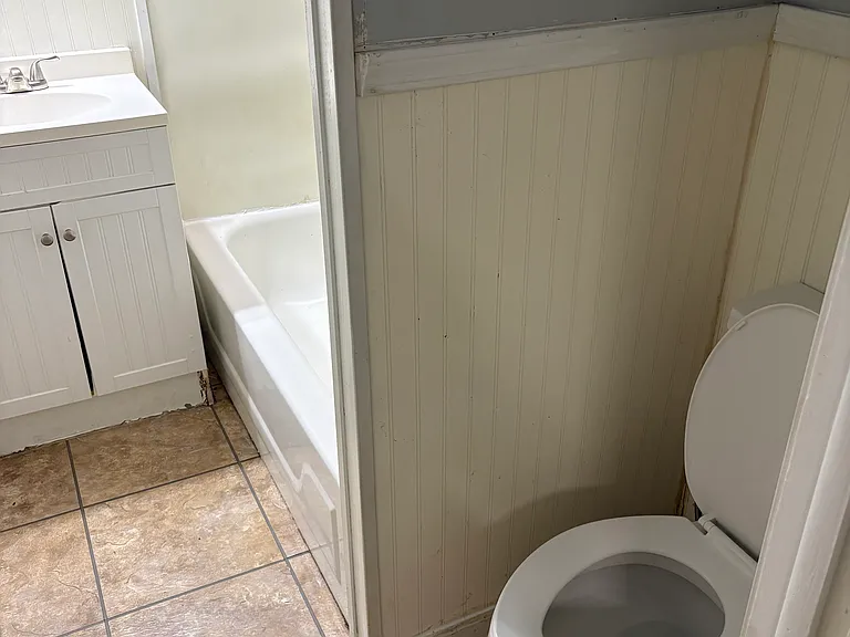 113 N West St #115 — Photo 7