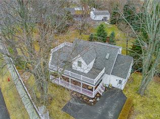 138 Sunset Dr, Wilson, NY 14172