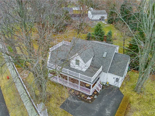 138 Sunset Dr, Wilson, NY 14172