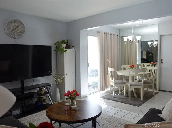 1307 Via Santiago Unit B, Corona, CA 92882