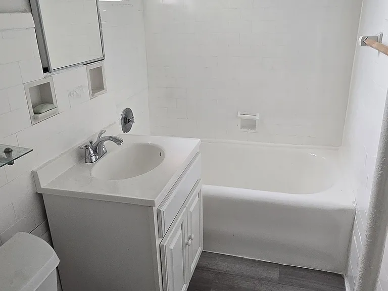 17 W Central Blvd — Photo 1