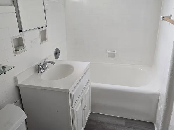 17 W Central Blvd, Palisades Park, NJ 07650