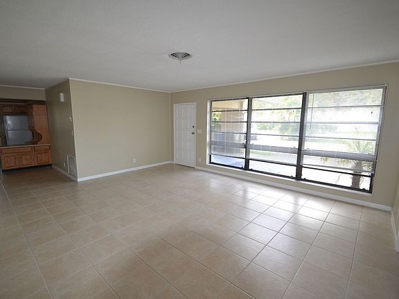5th image of 1500 NE 49th St