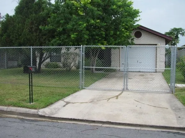 656 Saint Thomas Dr, Brownsville, TX 78521